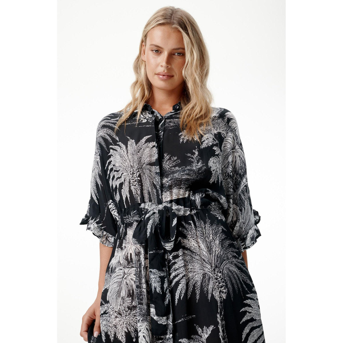 One Season Jasmine midnight Palm - Black One Season Pisces Boutique