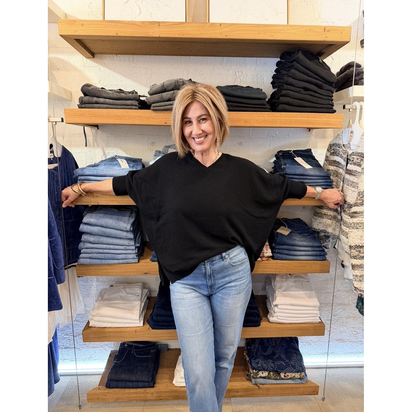 Lili Paris 100% Cashmere V - Black Lili Paris Pisces Boutique