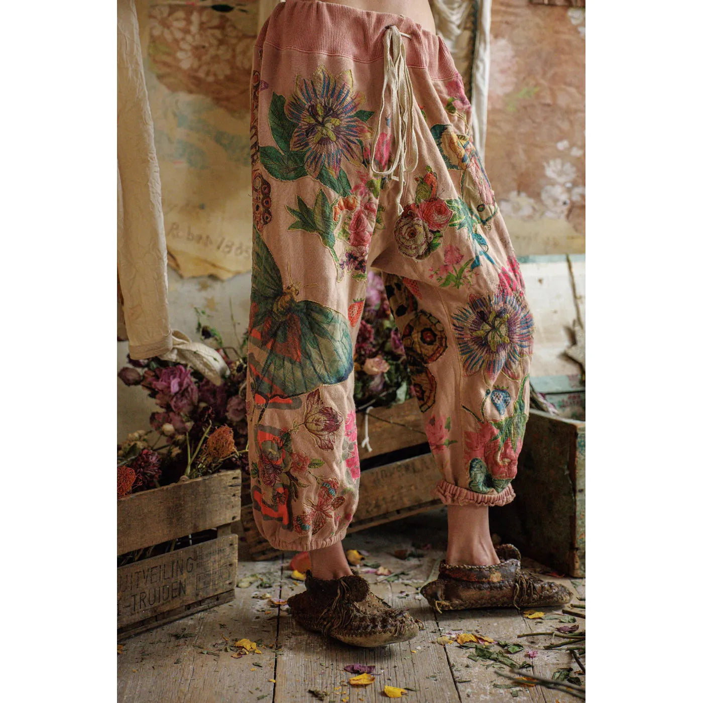 Magnolia Pearl Applique La Jolla Joggers  Magnolia Pearl Pisces Boutique